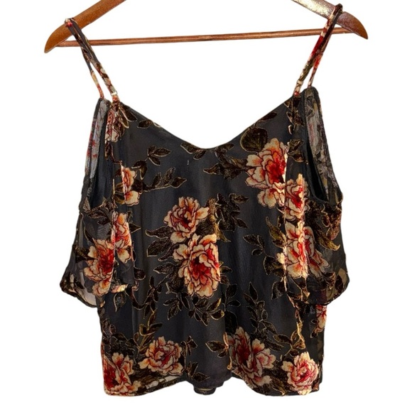 NWT Jovelyn Top in Black Cupcakes & Cashmere Cold Shoulder Velvet Sz M - Picture 2 of 7